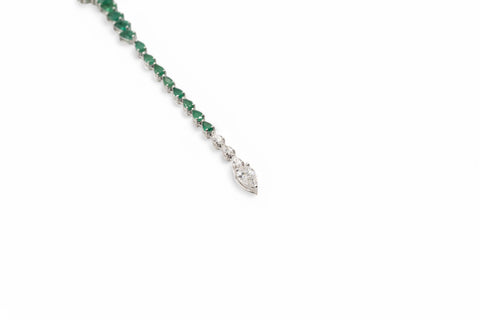 White gold necklace with emerald and diamond