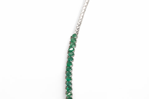 White gold necklace with emerald and diamond
