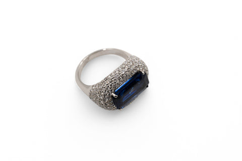 18 Kt gold ring with diamond and sapphire