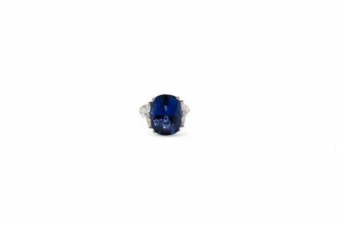 18 Kt gold ring with diamond and sapphire