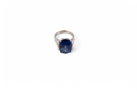 18 Kt gold ring with diamond and sapphire