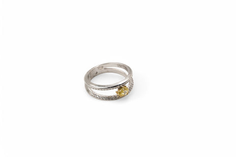 18 Kt gold ring with diamond