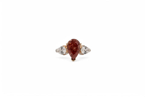 18 kt gold ring with lab grown diamond