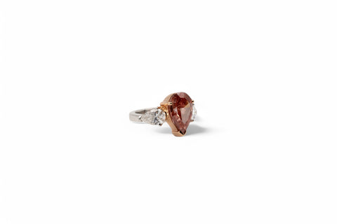 18 kt gold ring with lab grown diamond