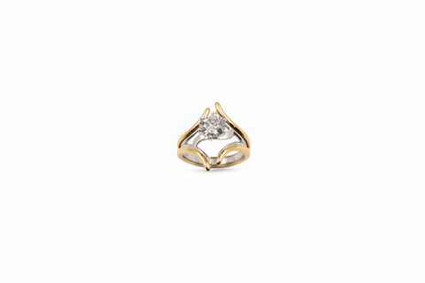 18 kt gold ring with lab grown diamond