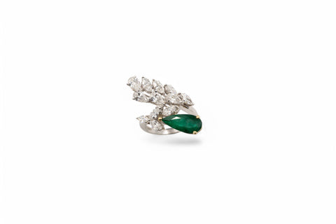 18 Kt gold ring with diamond and emerald