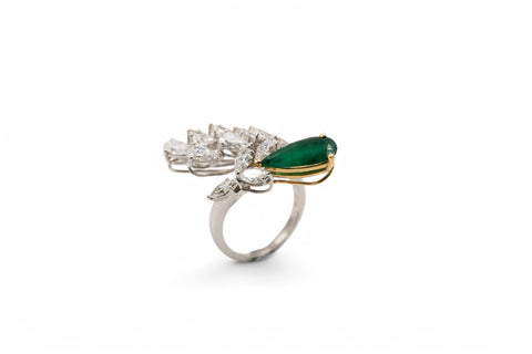 18 Kt gold ring with diamond and emerald