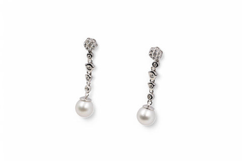 18 Kt gold earring with diamonds and pearl