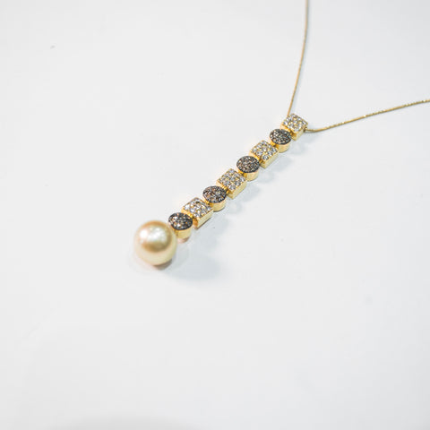 A Pearl in Diamond String Necklace