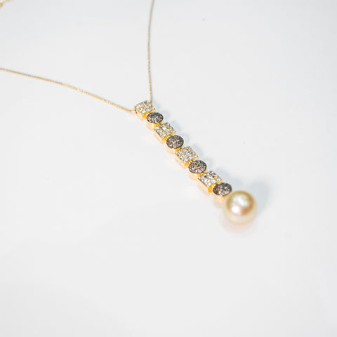 A Pearl in Diamond String Necklace