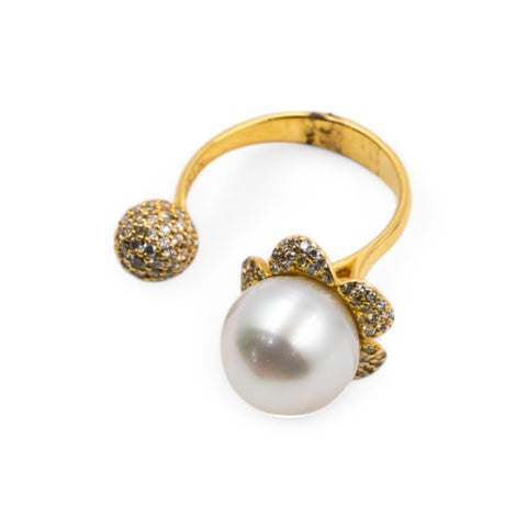 Yellow Gold Ring with Diamond and White Pearl