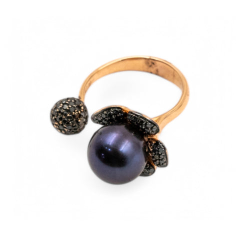 Yellow Gold Ring with Black Diamond and Black Pearl